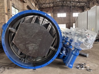 Double eccentric flange butterfly valve